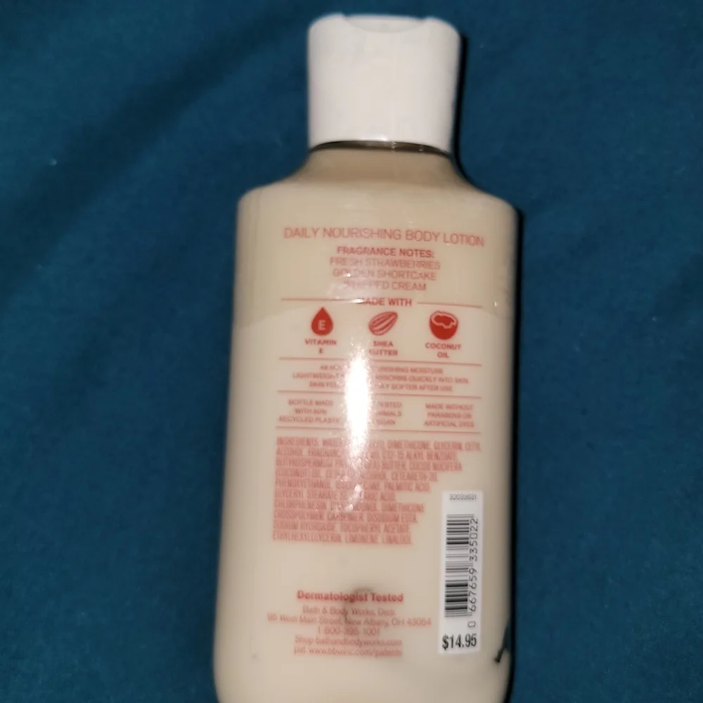 Bath & Body Works Strawberry Pound Cake Daily Nourishing Lotion